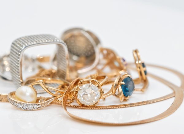 Pile of old gold jewellery to sell for cash with Gold Buyers Lakes Entrance